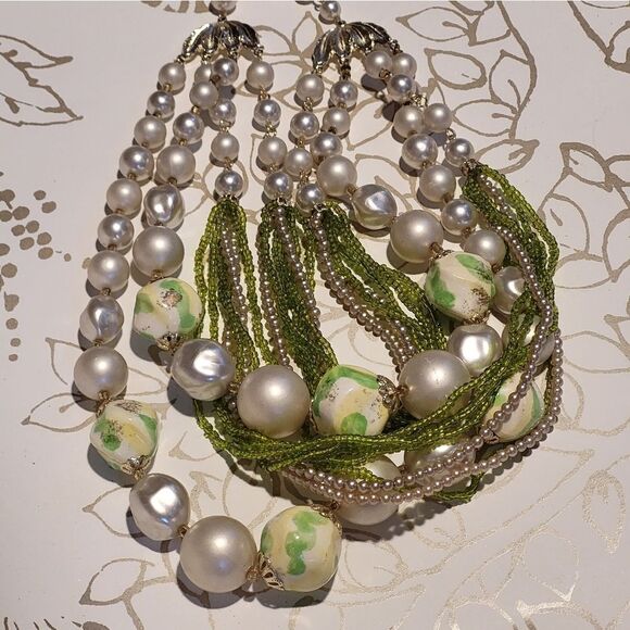Vintage 50s pearl and green beaded Necklace - Picture 3 of 4